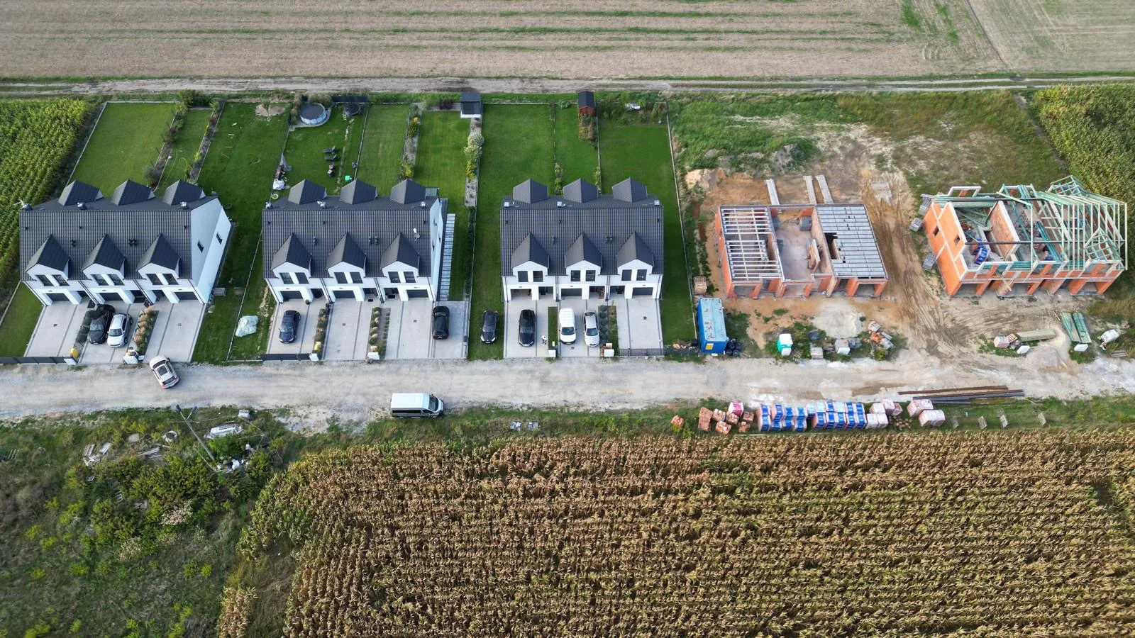 Budowa kolejnych domów na Osiedlu Szafirowym