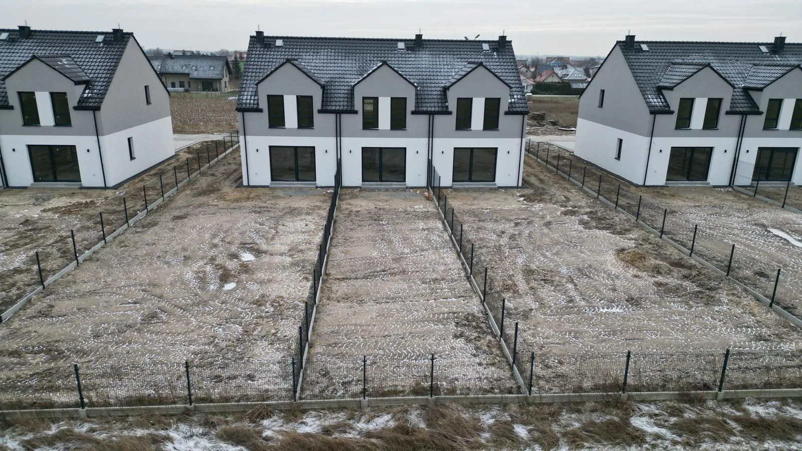 Domy na Osiedlu Szafirowym od strony ogrodów